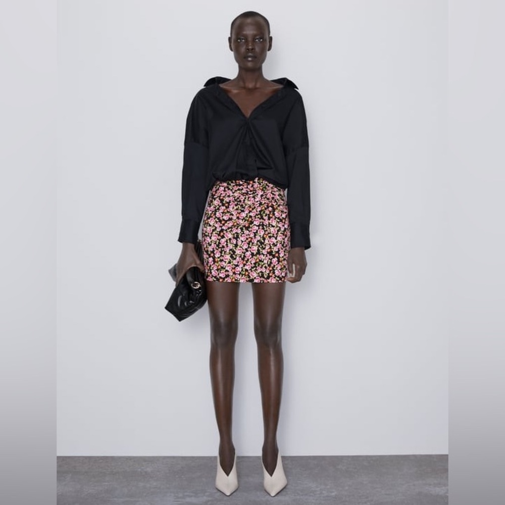 NWT ZARA FLORAL print ruched mini skirt M